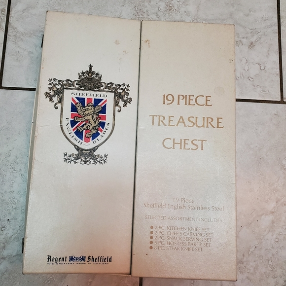 Vintage Sheffield English Cutlery 19 Piece Treasure Chest - Picture 2 of 8